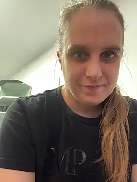 แชท XXX สดของ Chantalee