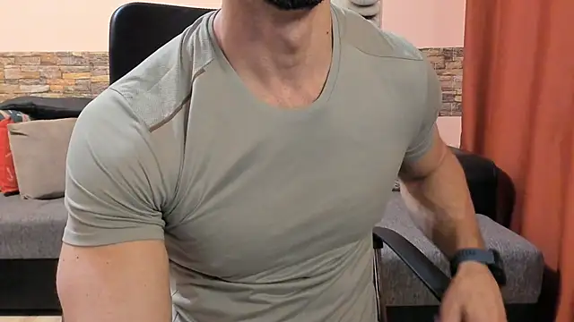 Show modela HotHunkTrainer na web-kameri