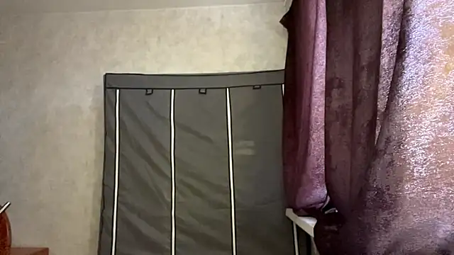 Chat +18 de FoxieFlare ao vivo