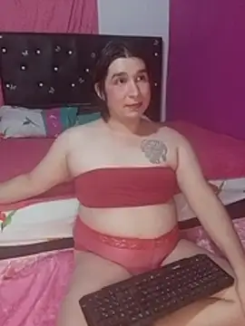 Kaissydoll: διαδικτυακό σόου στην κάμερα