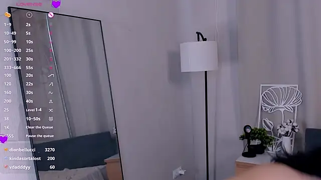 EmelinaGnas' Live XXX Chat