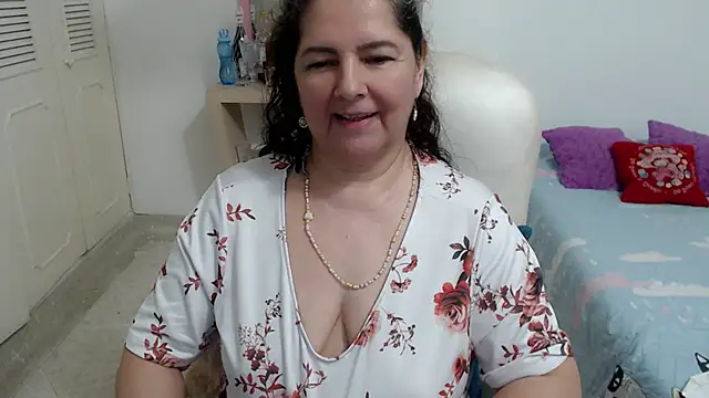 leonela_69 即時 XXX 聊天