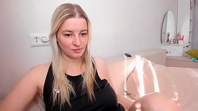 THE_GOLDEN_WOMAN Chat XXX in diretta