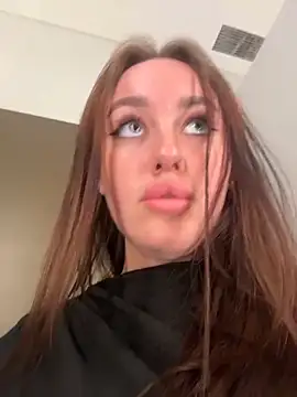 KiraSunshine Adlı Modelin Canlı XXX Sohbeti