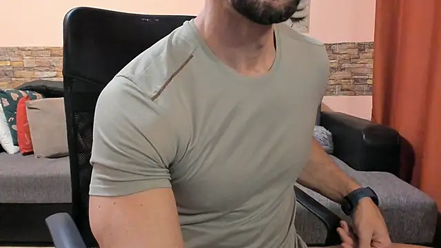 HotHunkTrainer: διαδικτυακό σόου στην κάμερα