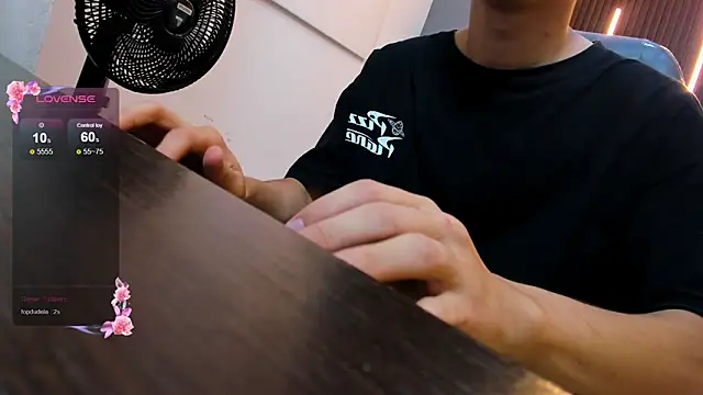 Tommy18__'s Live XXX Chat