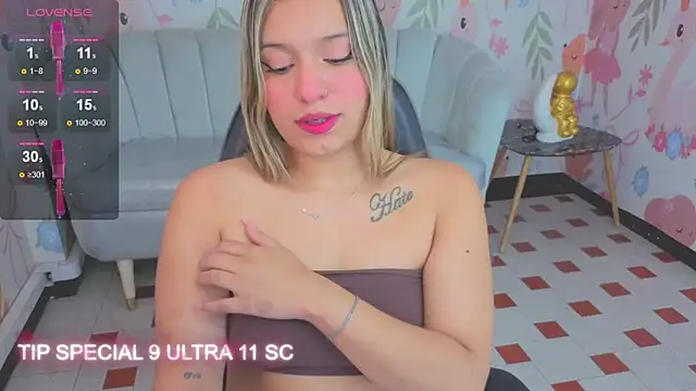 Paris09_v_'s Live XXX Chat