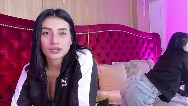 ZaraGold's Live XXX Chat