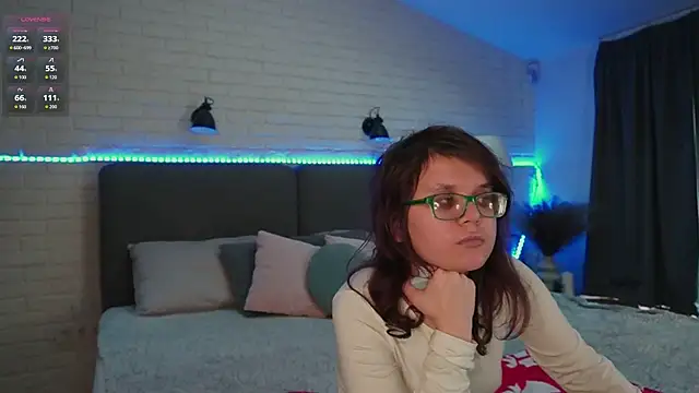 Chat +18 de Ariell_Mini ao vivo