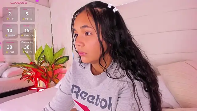 MiaDancen webcam show