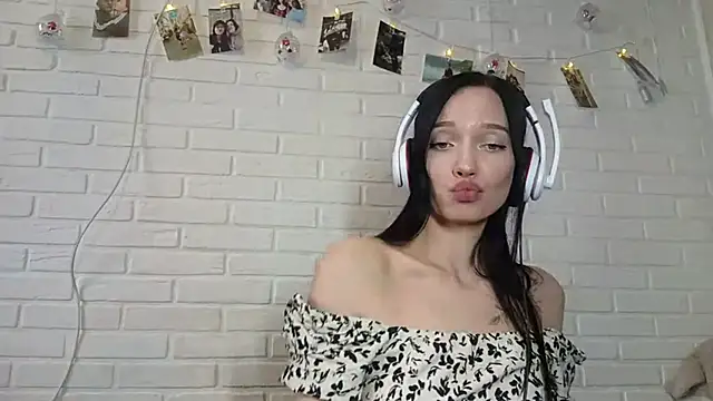 VanettaHartong Adlı Modelin Canlı XXX Sohbeti