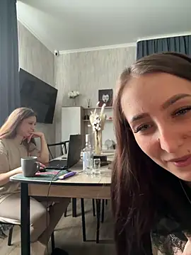 FlexboxDoll's Live XXX Chat