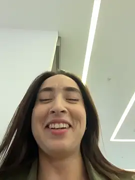 Holly_Play Chat XXX live