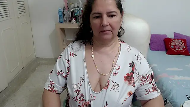 leonela_69: онлайн-секс-чат