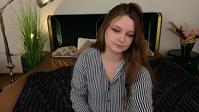 XXX chat uživo modela MagicPeachh_