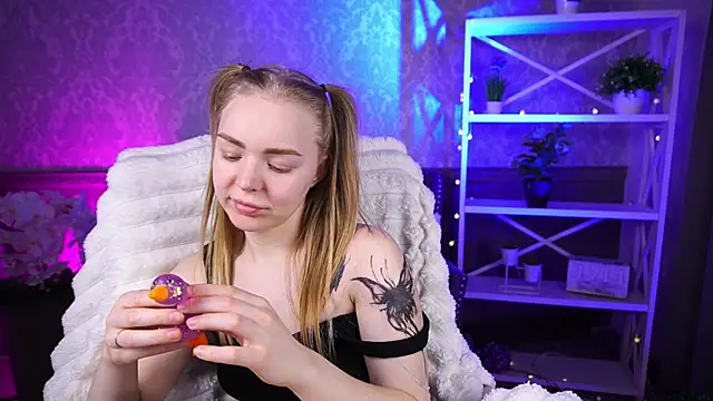 XXX chat uživo modela EmilySunshineS