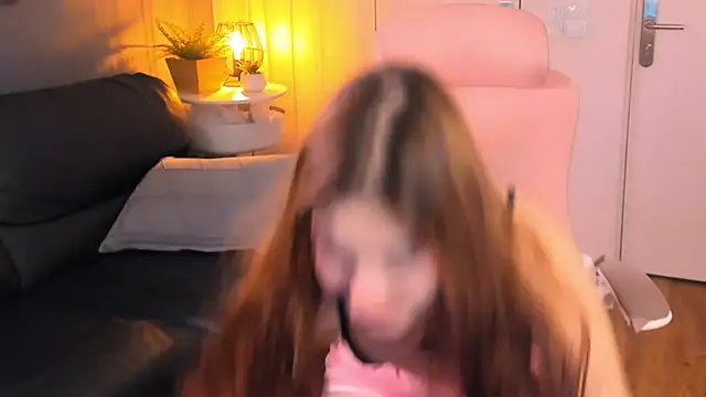 XXX chat uživo modela Lili_Luuu