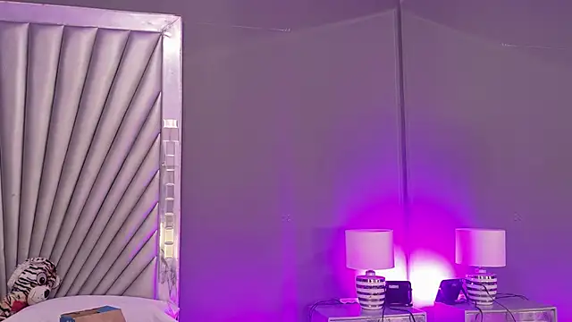 XXX chat uživo modela HatsaJones