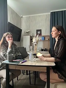 FlexboxDollのライブXXXチャット