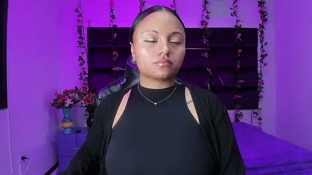 sweelanna__ Adlı Modelin Canlı XXX Sohbeti