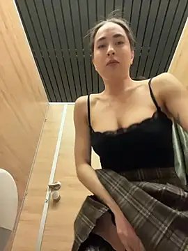 Holly_Play: απευθείας συνομιλία ΧΧΧ