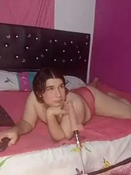 Kaissydoll: διαδικτυακό σόου στην κάμερα