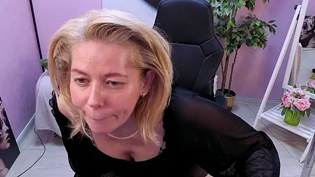 LorabigassのライブXXXチャット