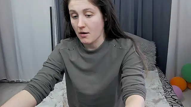 Holliy_Cooper Adlı Modelin Canlı XXX Sohbeti