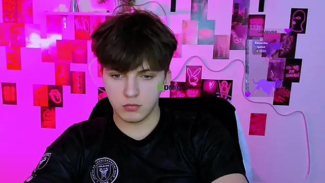 Show modela travis_wolf_ na web-kameri