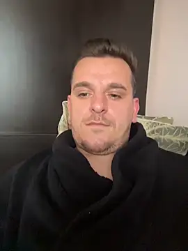 Huge_cock22cm 现场XXX聊天