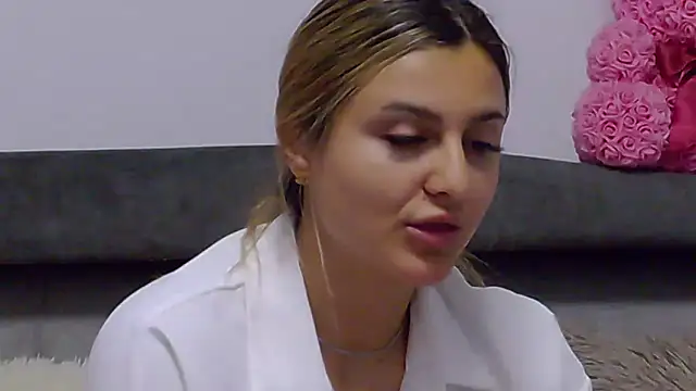 دردشة NicolePlay الجنسية المباشرة