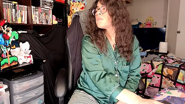 ShinyCherub Show in webcam