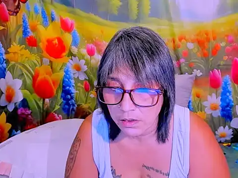 indianroxy Adlı Modelin Canlı XXX Sohbeti