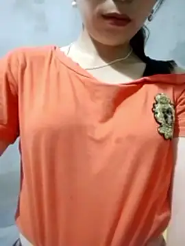 Thobaby112 Adlı Modelin Canlı XXX Sohbeti