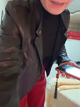 aniani11 Adlı Modelin Canlı XXX Sohbeti