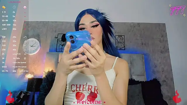 Baby_Aliz: διαδικτυακό σόου στην κάμερα