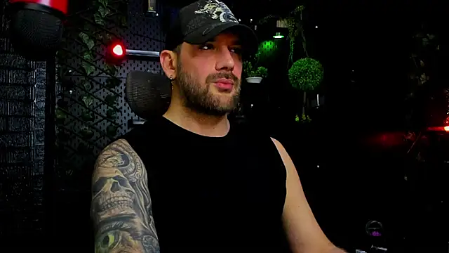 LexHardy: διαδικτυακό σόου στην κάμερα