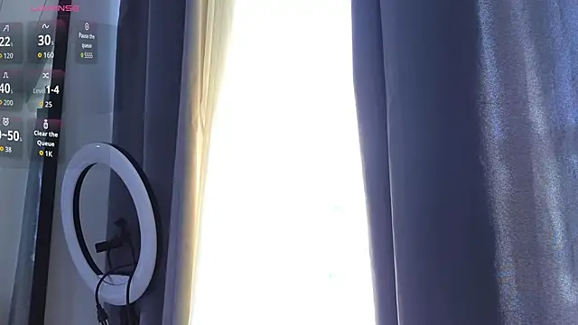 Emma_Revees Chat XXX live