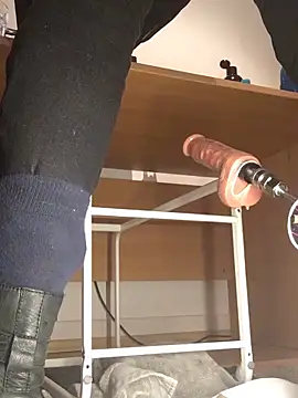 Chatroom XXX en direct de Inseminator69