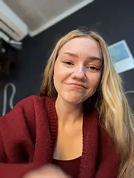 Chat +18 de MilaMoone ao vivo