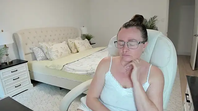 Vika73 Show in webcam