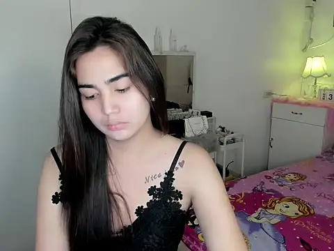 Pokazy przed kamerką – nica_doll