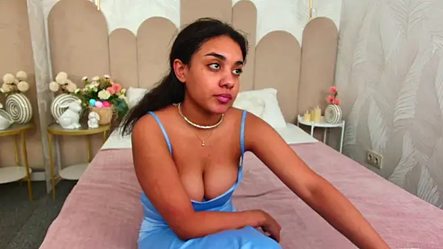 Chat +18 de Luna_Cortier ao vivo