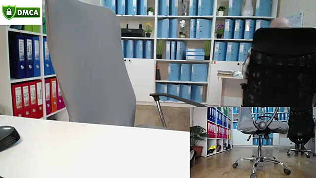 secret-office: απευθείας συνομιλία ΧΧΧ