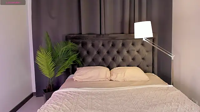 LeticiaRomano Adlı Modelin Canlı XXX Sohbeti