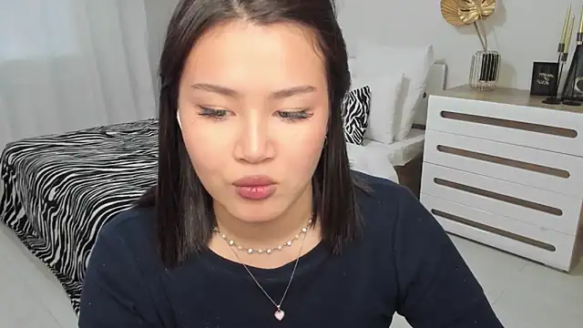 Brunette_Charm's Live XXX Chat