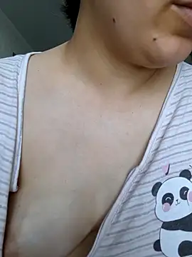 Czat XXX na żywo – Emi_hot1