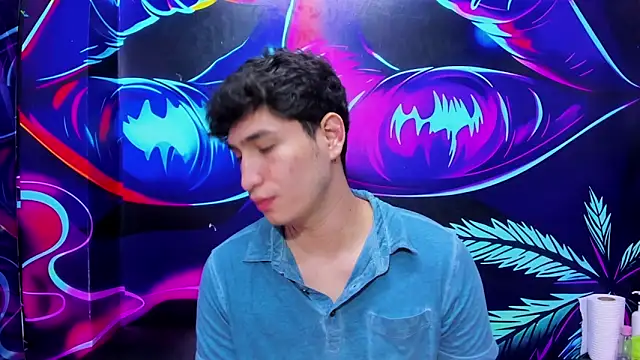 แชท XXX สดของ hot-threesome