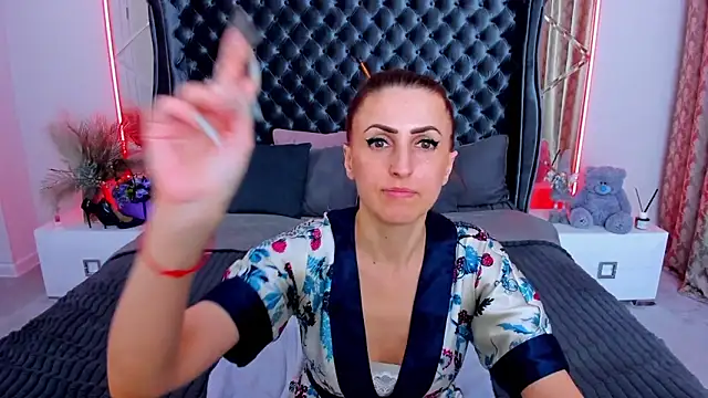 Rebecca_Diamond Chat XXX in diretta