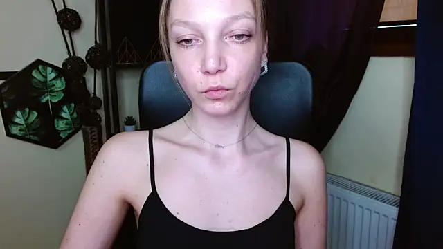 Chatroom XXX en direct de EmillyPlay